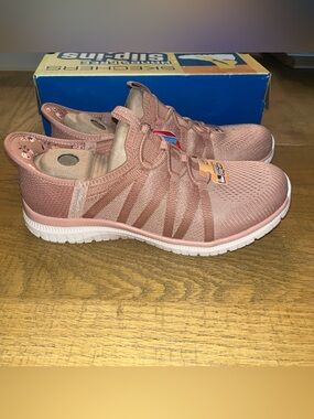 Skechers Virtue Coral Bliss Slip-Ons Women's 7 W Wide Pink Sneakers